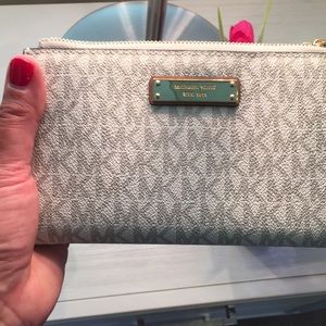 NWOT Michael Kors Travel Wrislet